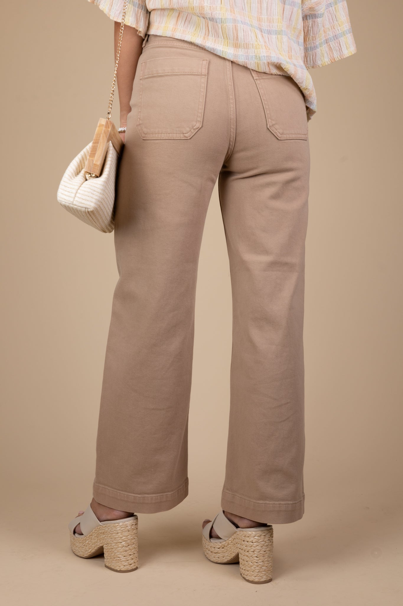 back view of Zara's Wide Leg Utility Pants in light brown with high rise, utility pockets, and wide leg silhouette. Cropped/ankle length and true to size fit.