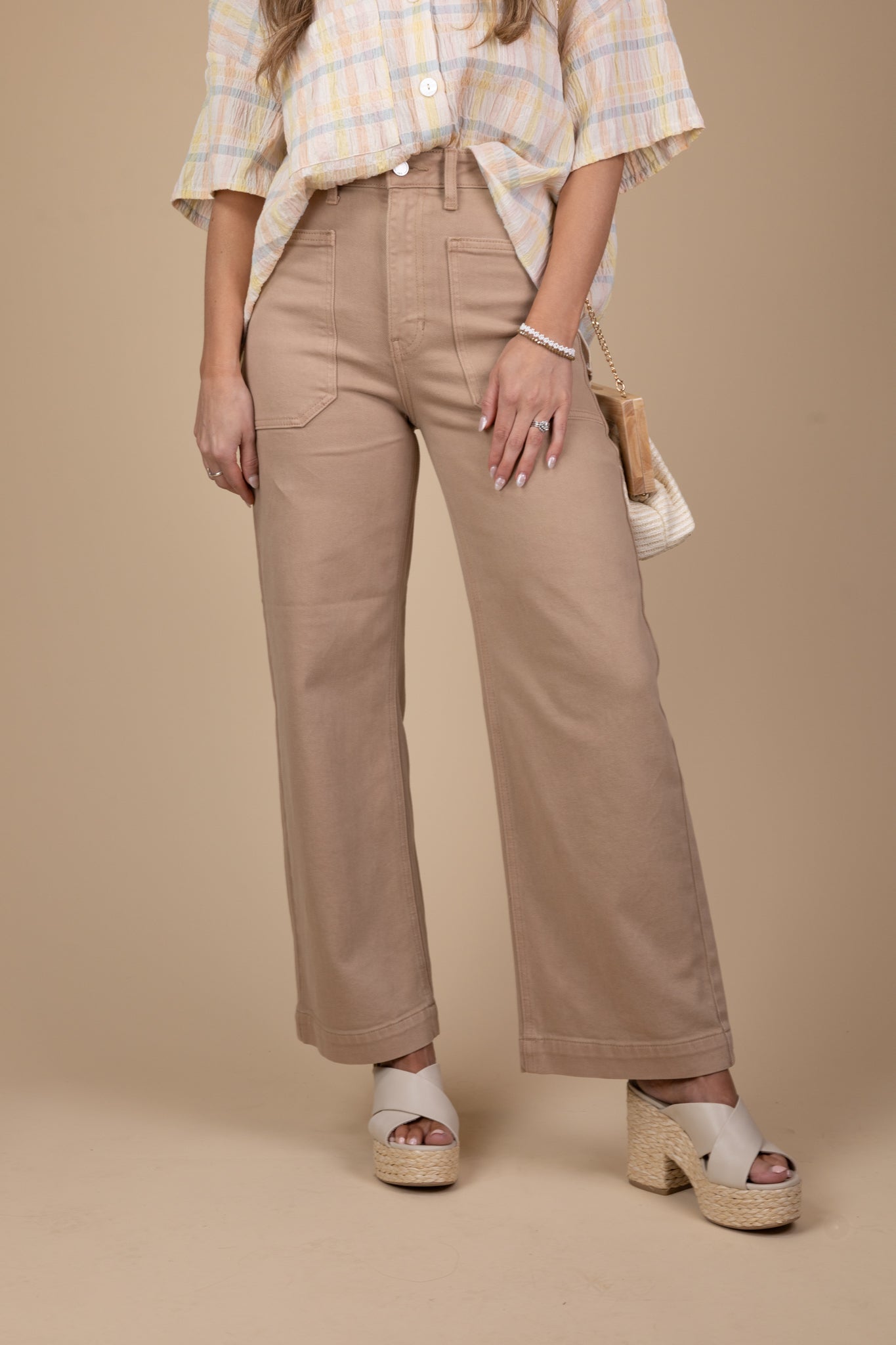 detailed view of Zara's Wide Leg Utility Pants in light brown with high rise, utility pockets, and wide leg silhouette. Cropped/ankle length and true to size fit.