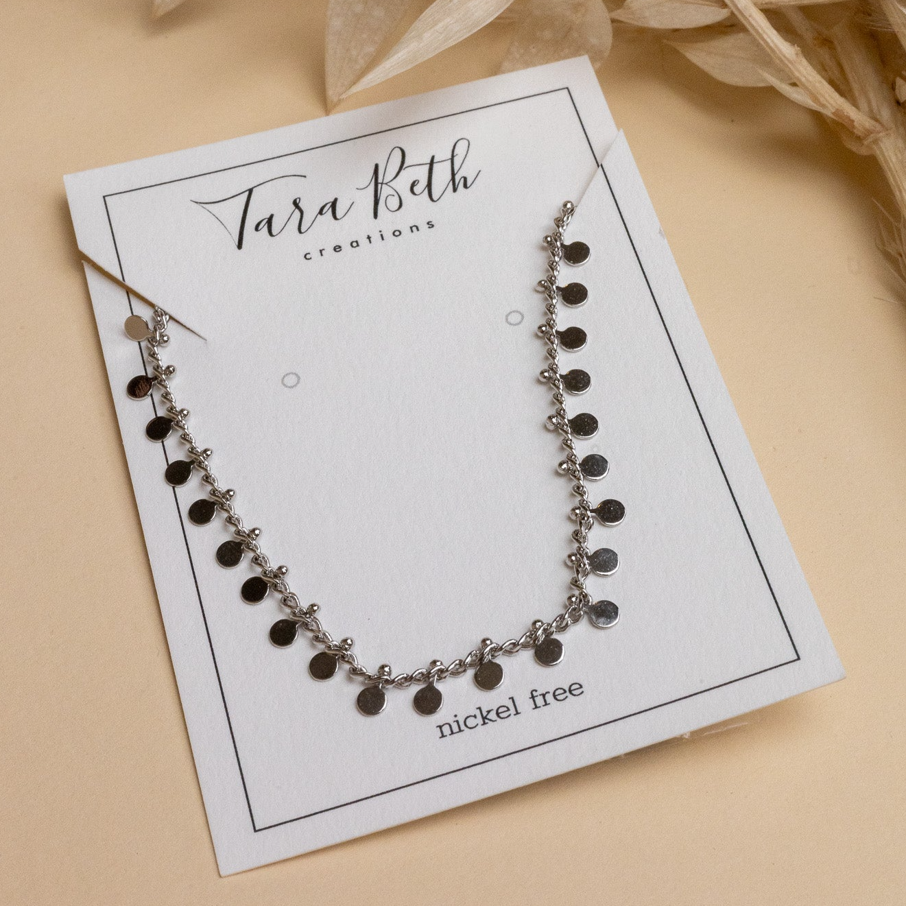 Silver dot necklace with a dainty design, nickel-free for sensitive skin. Perfect for adding elegance to any outfit.